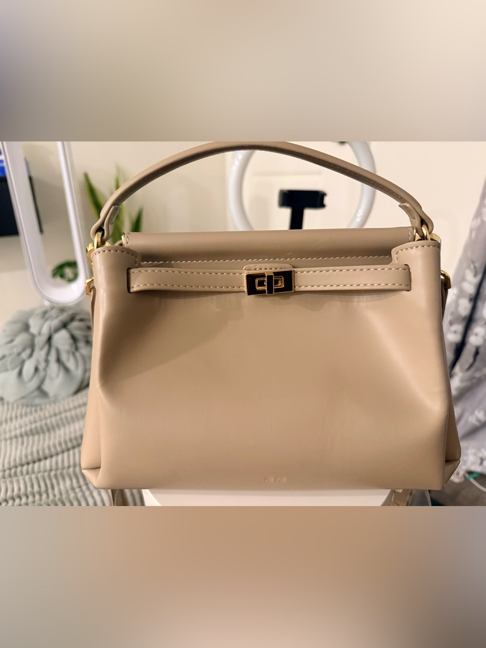 Pre-owned JW PEI Beige Top-Handle Satchel with Gold Turn-Lock